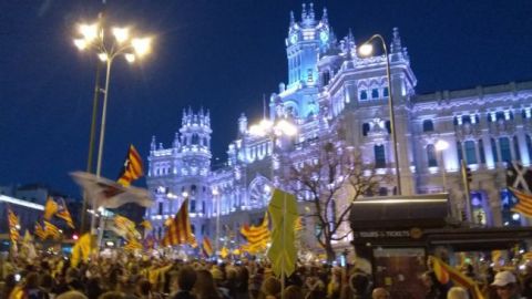 В Іспанії сотні тисяч людей вийшли на мітинг за незалежність Каталонії