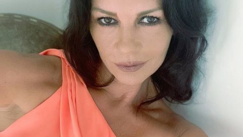 51-летняя Кэтрин Зета-Джонс доказала, что с годами становится только красивее: фото