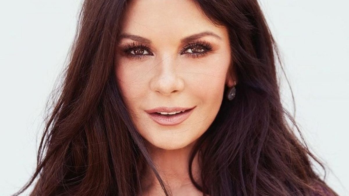 Роскошная женщина: вечно молодая Кэтрин Зета-Джонс блистает на торжественном мероприятии