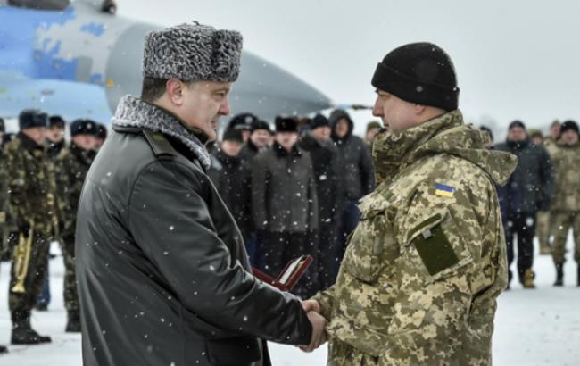 Порошенко нагородив 25 військових за захист суверенітету України