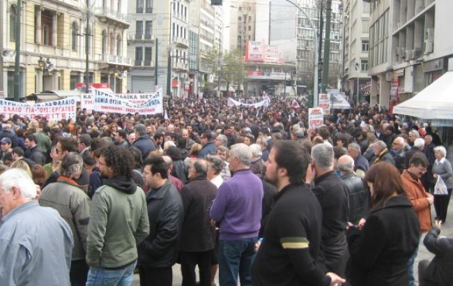 В Греции всеобщая забастовка привела к отмене авиарейсов и закрытию школ