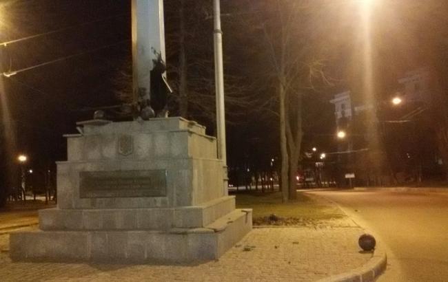 Взорванную в Харькове стелу планируют восстановить до 11 апреля