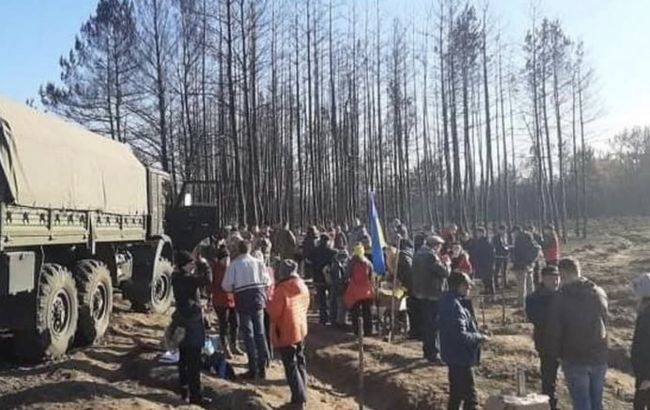 В Луганской области на месте пожаров волонтеры высадили более 10 тысяч деревьев
