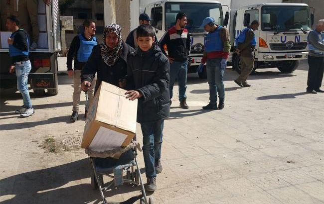 Колонна гуманитарной помощи прибыла в Сирию