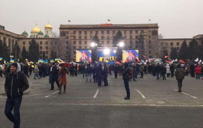 У Дніпропетровську проходить віче "За єдину Україну"