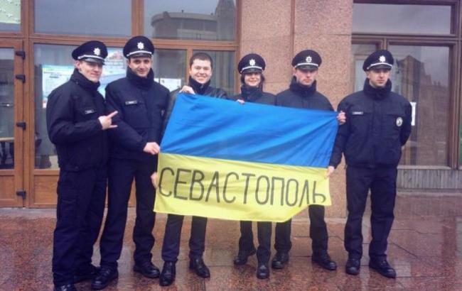 В Сети появились фото севастопольцев, вступивших в полицию Украины