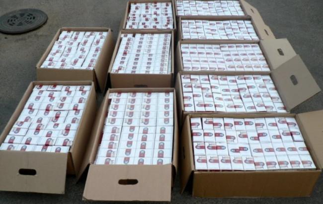 В Закарпатской области пограничники обнаружили два тайника с 10 ящиками сигарет