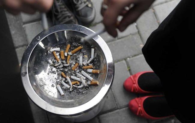 Киевлян хотят штрафовать за мат и плевки на тротуар