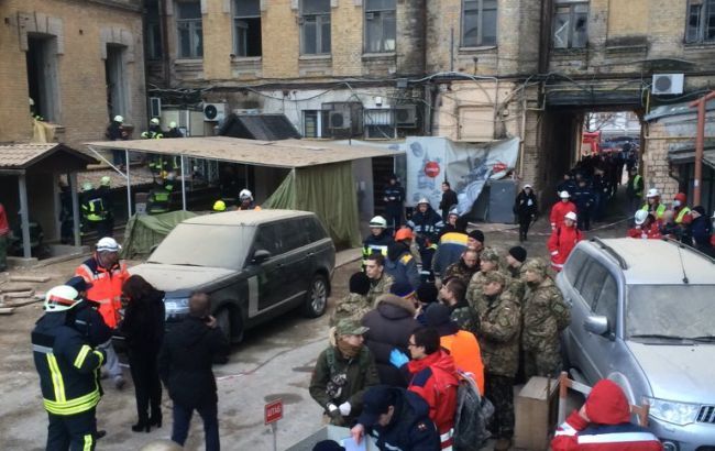 Обвал дома в Киеве: сегодня трех рабочих выпишут из больницы