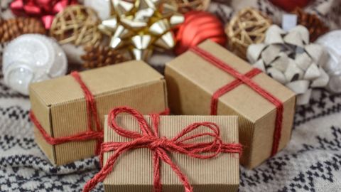 Что подарить: стилист назвала лучшие подарки для женщин на Новый год