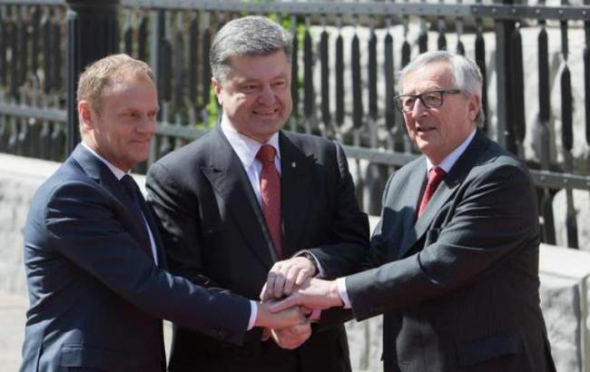 Порошенко зустрівся з Туском і Юнкером