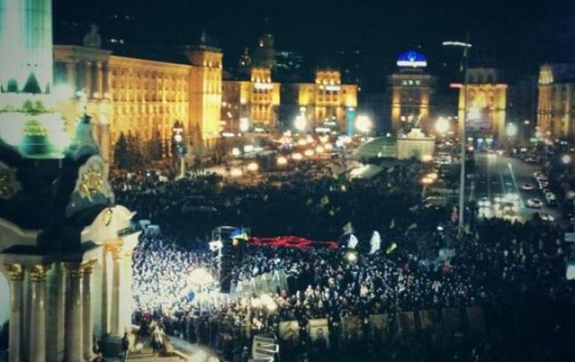 На Майдане началось вече с участием около 6 тыс. человек