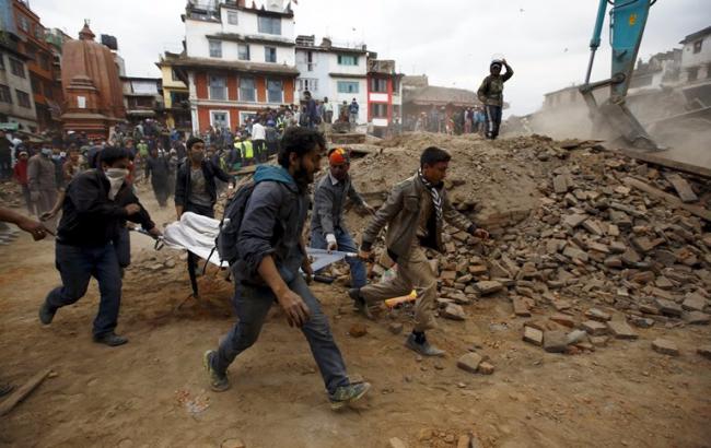 Число жертв землетрусу в Непалі перевищило 7,3 тис. осіб