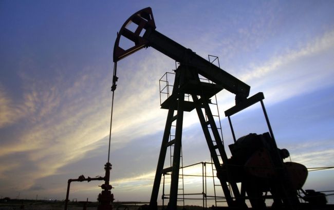 Цена нефти Brent упала ниже 45 долл./барр. впервые за три месяца