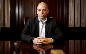 Перший угорський топ-чиновник піде у відставку після справи Ощадбанку