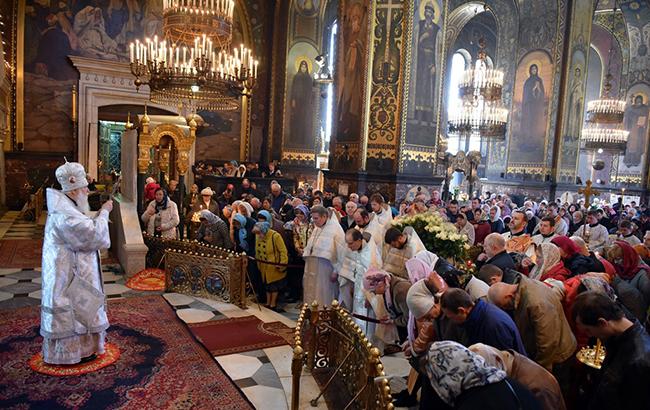 "Божественная тайна": как Владимирский собор встретил Благодатный огонь (фото)