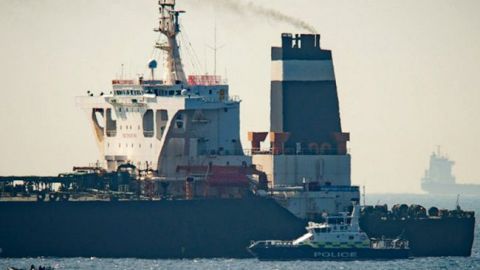 Иран освободил семь членов экипажа британского танкера