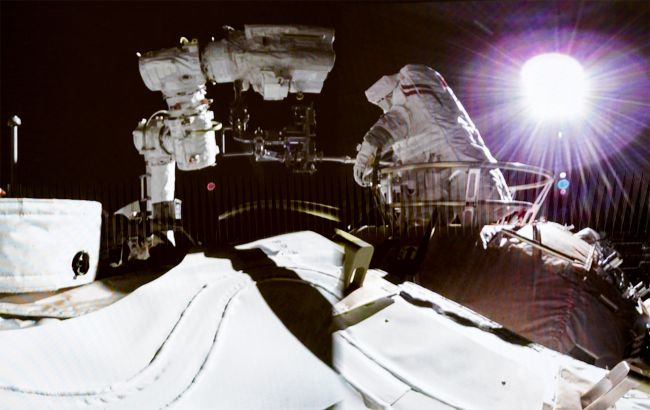 Китайські астронавти вийшли у відкритий космос для монтажних робіт
