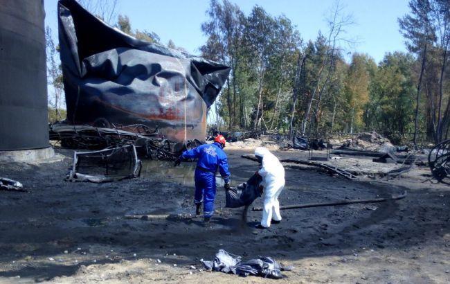 ГСЧС: на нефтебазе под Киевом завершена перекачка нефтепродуктов из поврежденных резервуаров