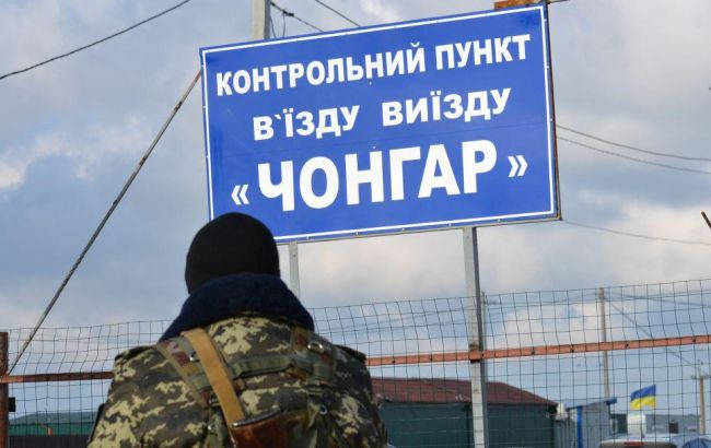 На админгранице с Крымом в очередях стоят около 200 автомобилей