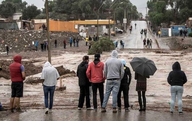 Столица Чили из-за ливневых дождей и оползней осталась без питьевой воды