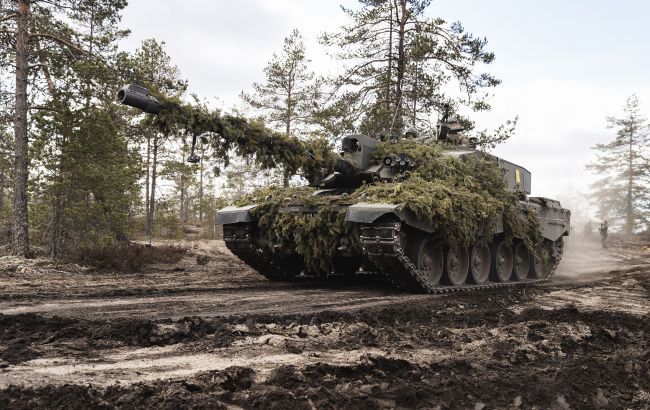 Британія вже доставила в Україну всі обіцяні танки Challenger 2, - Воллес