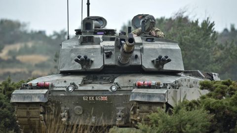 Минобороны Британии показало обучение украинских военных на танках Challenger 2