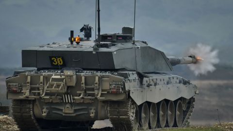 Британские военные продемонстрировали возможности танков Challenger 2, которые передадут Украине (видео)