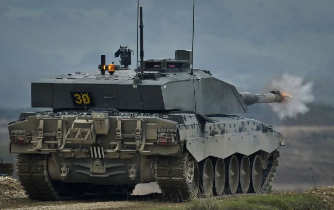 Британські військові продемонстрували можливості танків Challenger 2, які передадуть Україні (відео)
