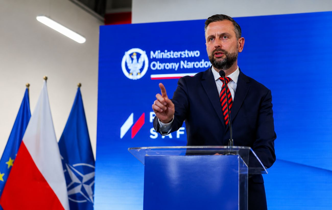 "Доводить до сказу": міністр оборони Польщі лютує через критику допомоги Україні