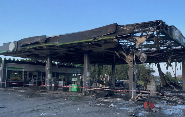У Миколаєві пошкоджено дві АЗС внаслідок атаки РФ