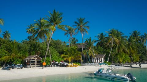 "В самолетах и отелях нет мест". На курорты жарких стран распроданы почти все путевки