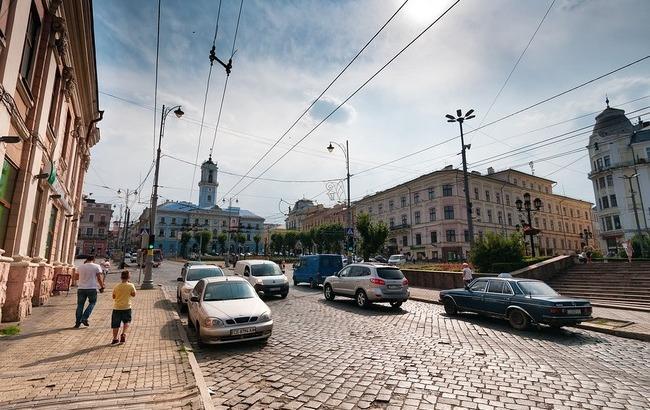 Бруд і сморід: жителі Чернівців бунтують проти безкоштовних обідів для безпритульних та пенсіонерів