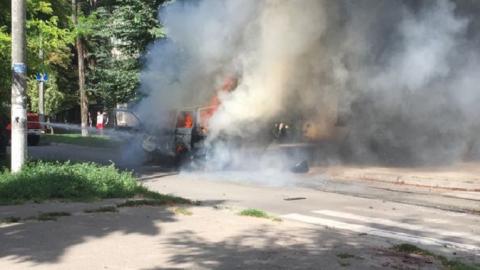 Взрыв микроавтобуса с депутатом в Каменском квалифицирован как покушение на убийство