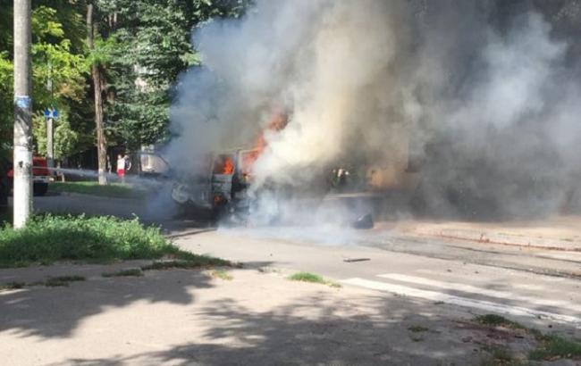 Взрыв микроавтобуса с депутатом в Каменском квалифицирован как покушение на убийство