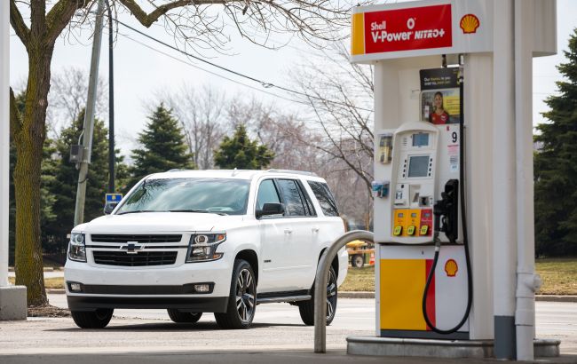 Електромобілі зачекають: США відкривають резервні запаси нафти для зниження цін на пальне