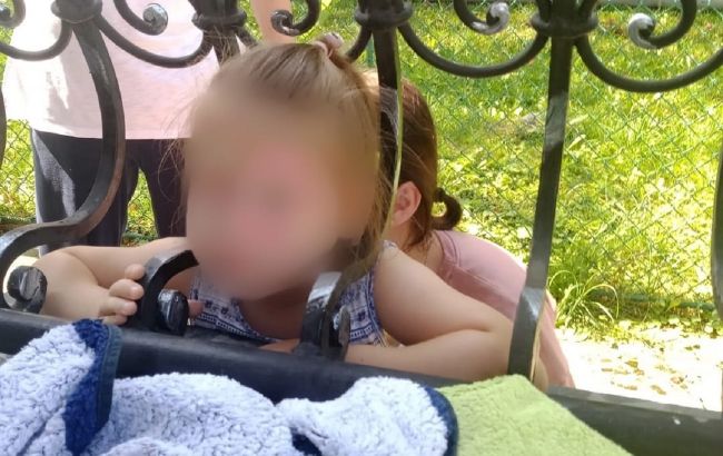 На Прикарпатті врятували маленьку дівчинку, у якої голова застрягла в паркані