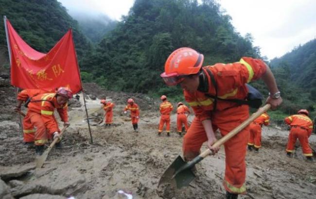 У Китаї в результаті сходу обвалу пропали без вісті близько 40 осіб