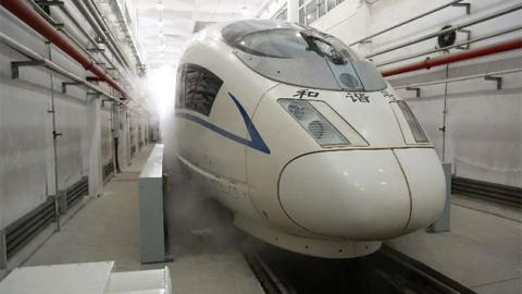У Китаї вперше випробували високошвидкісний поїзд довжиною понад 400 м