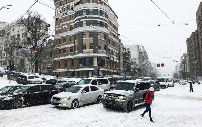 Непогода в Киеве: общественный транспорт курсирует не по графику