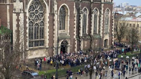 Без масок і дистанції: українці масово відзначають Вербну неділю