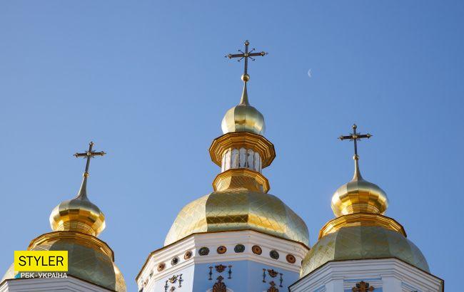 Одна из девушек извинилась за распитие алкоголя и курение в киевской церкви: это была глупость