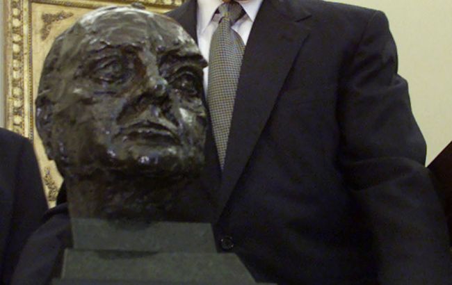 Трамп встановив в овальному кабінеті бюст Черчилля замість Мартіна Лютера Кінга