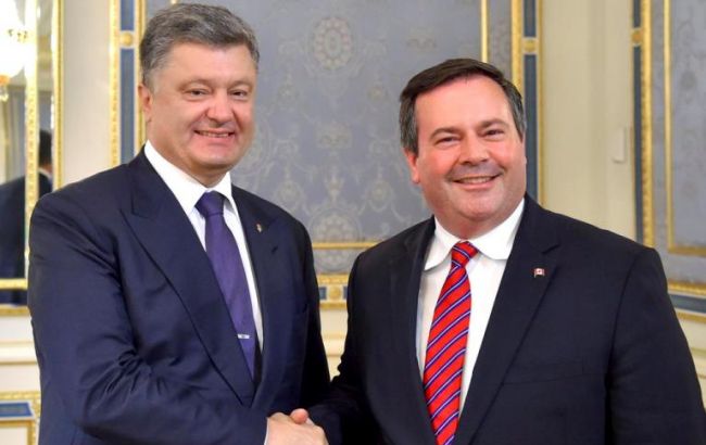 Порошенко обговорив з міністром оборони Канади військово-технічне співробітництво