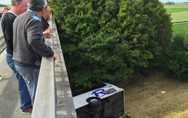 В Бельгии перевернулся автобус с детьми, один человек погиб