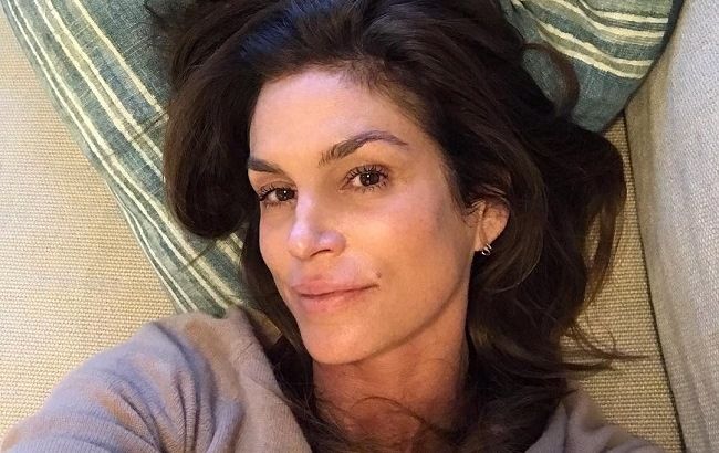 Чистая роскошь: Синди Кроуфорд блистает в Гонконге