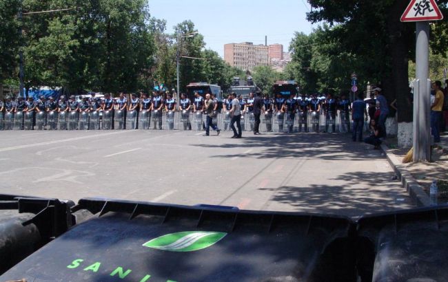 Протест в Ереване: полиция установила заграждения