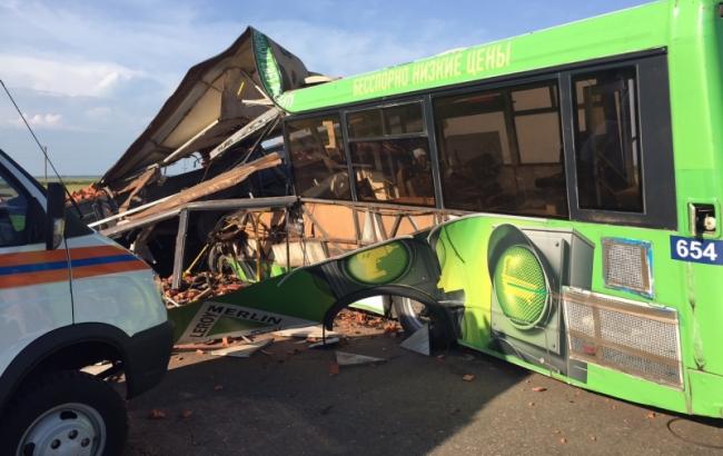 В Росії при зіткненні автобуса і КамАЗа загинули 15 осіб