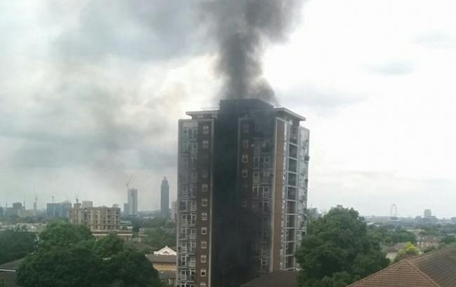 У Лондоні після вибухів горить висотний житловий будинок