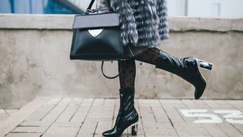 Где категорически нельзя хранить обувь: в этом месте сапоги расклеятся